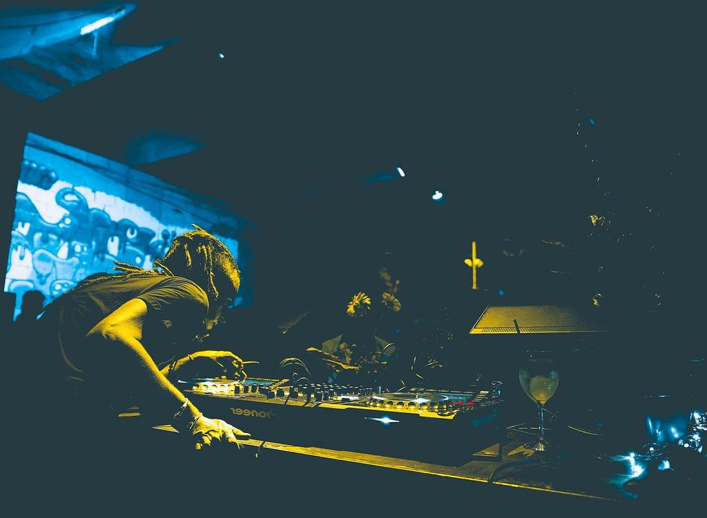 Team, das Event-Technologie für Live-Show vorbereitet